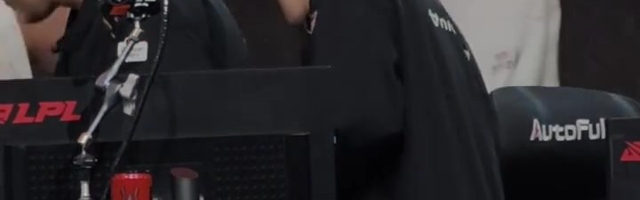 金年会金字招牌诚信至上百万债务胜过世间任何情话！Scout与老队友Meiko、Jiejie、GALA握手后满面潮红