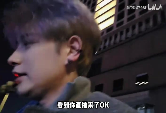 金年会金字招牌信誉至上童锦程开法拉利路遇外卖小哥粉丝 被问为啥经常和外卖员合影：因为他们辛苦呀~