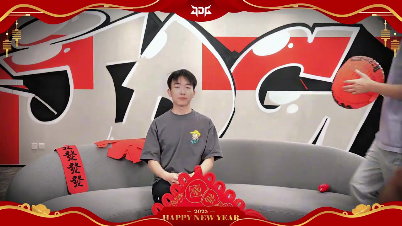 金年会JDG俱乐部送上新年祝福：金蛇携福至，家和万事兴，财源滚滚来！