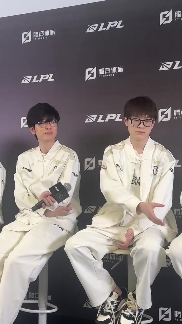 金年会体育不催还钱？今日和Scout有什么交流吗  jiejie、meiko：没什么交流